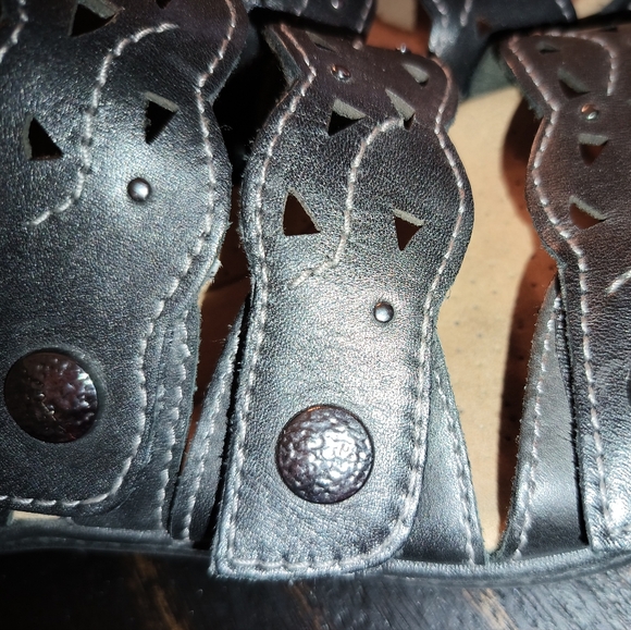 Clark's Collection Leather Cut out Velcro Strap Sandals Black Size 8M - Picture 10 of 16